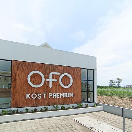 ホテル Ofo Kost Premium Kampung Inggris Pare Syariah Mitra Reddoorz エクステリア 写真