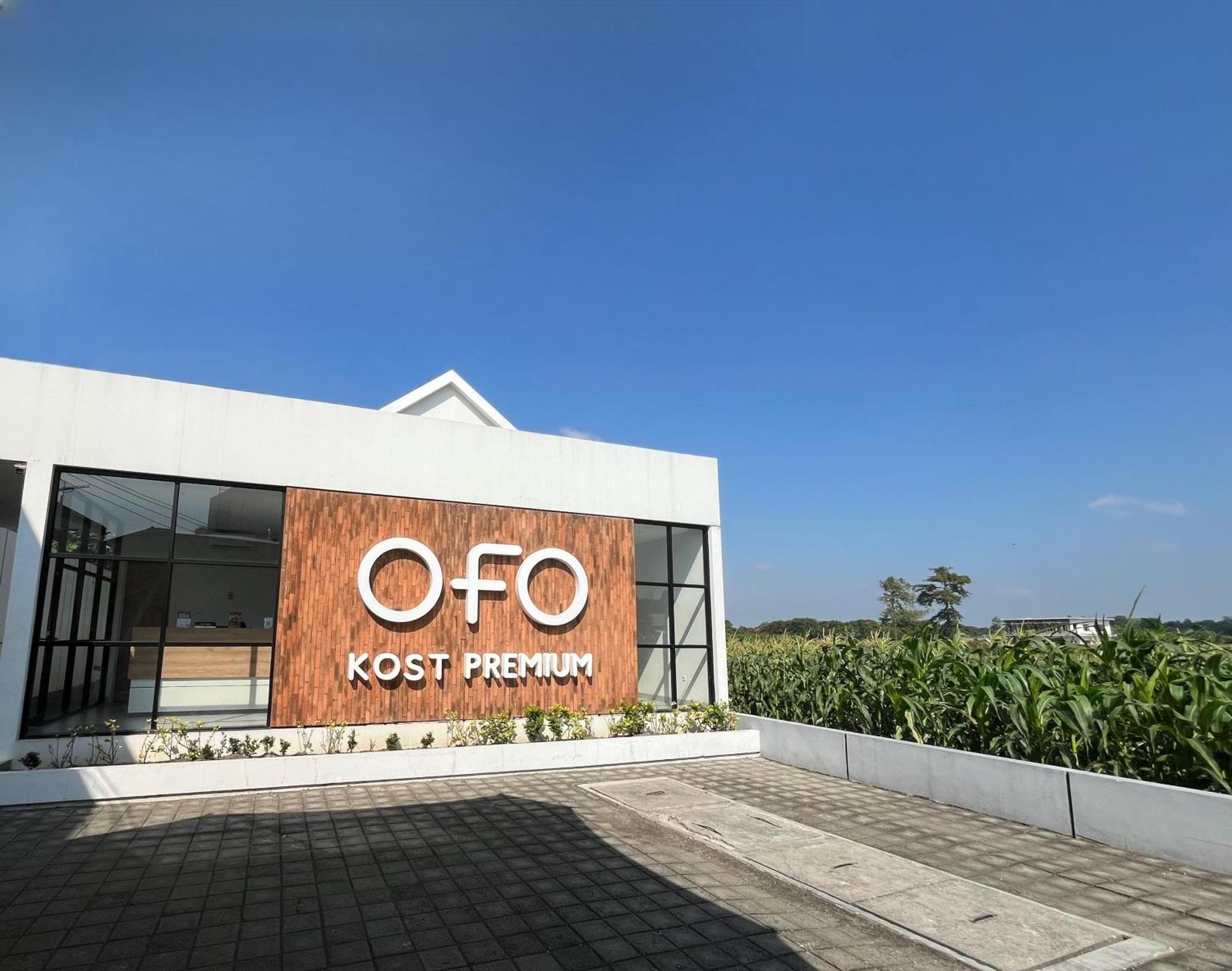 ホテル Ofo Kost Premium Kampung Inggris Pare Syariah Mitra Reddoorz エクステリア 写真