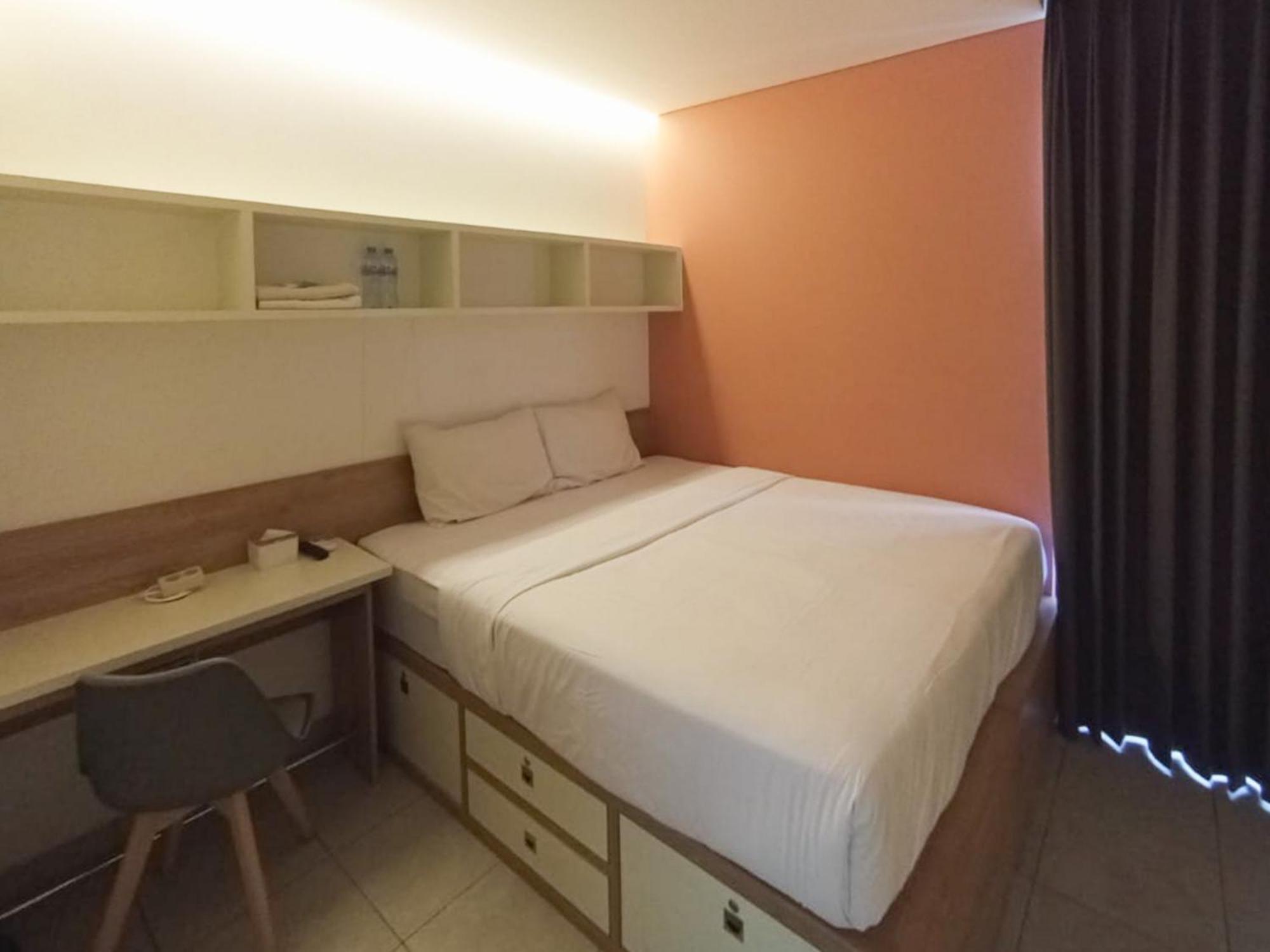 ホテル Ofo Kost Premium Kampung Inggris Pare Syariah Mitra Reddoorz エクステリア 写真