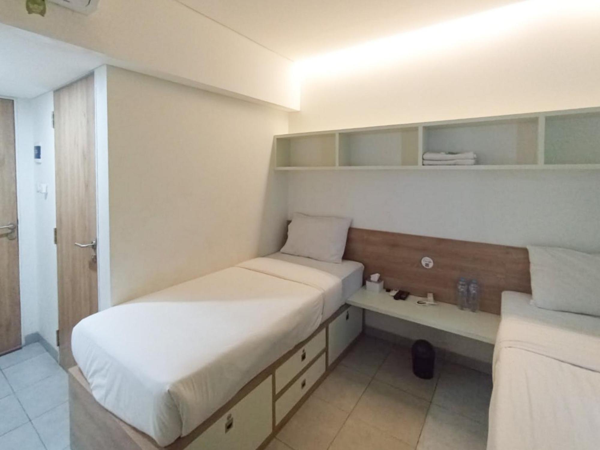ホテル Ofo Kost Premium Kampung Inggris Pare Syariah Mitra Reddoorz エクステリア 写真