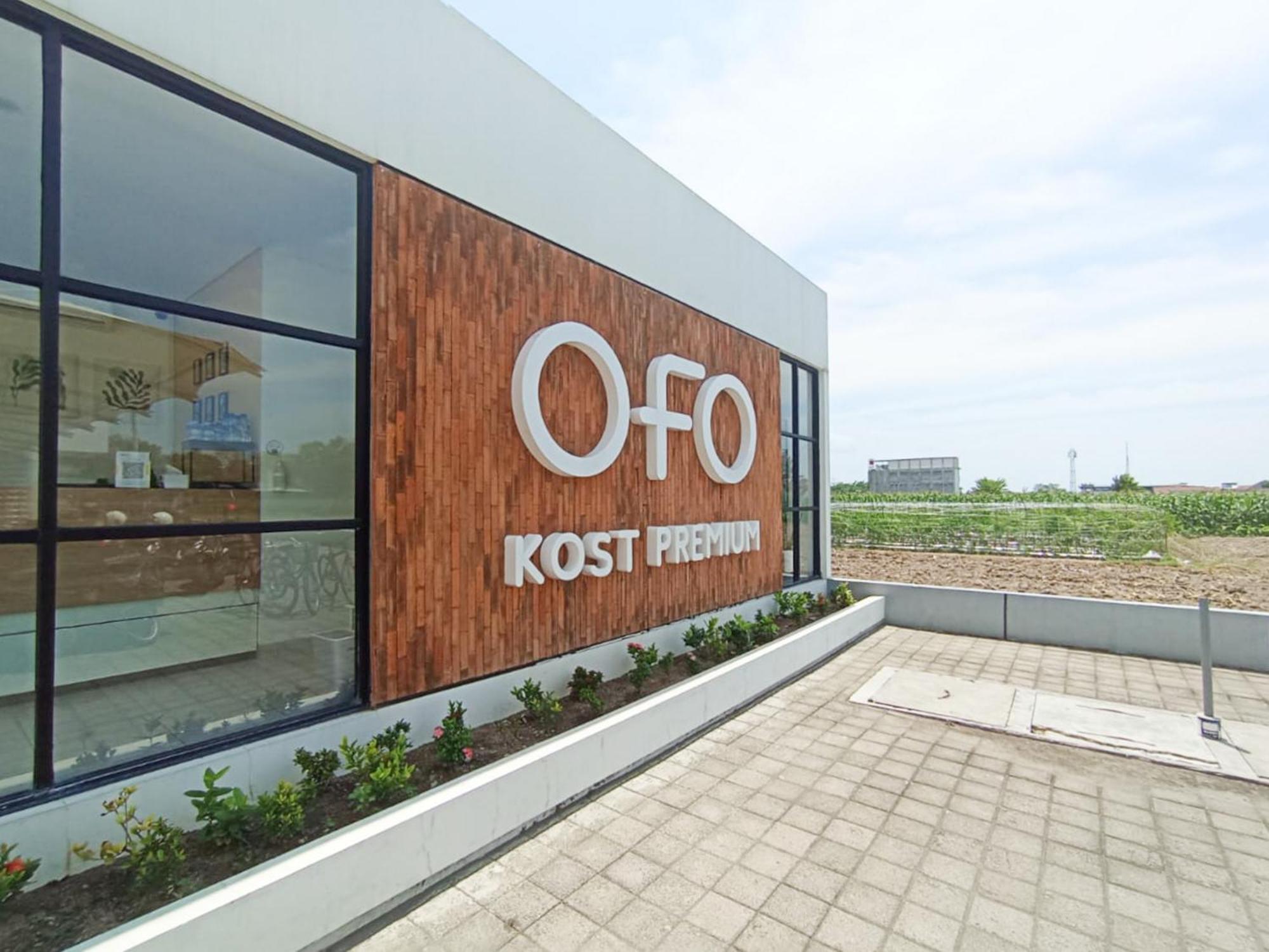 ホテル Ofo Kost Premium Kampung Inggris Pare Syariah Mitra Reddoorz エクステリア 写真