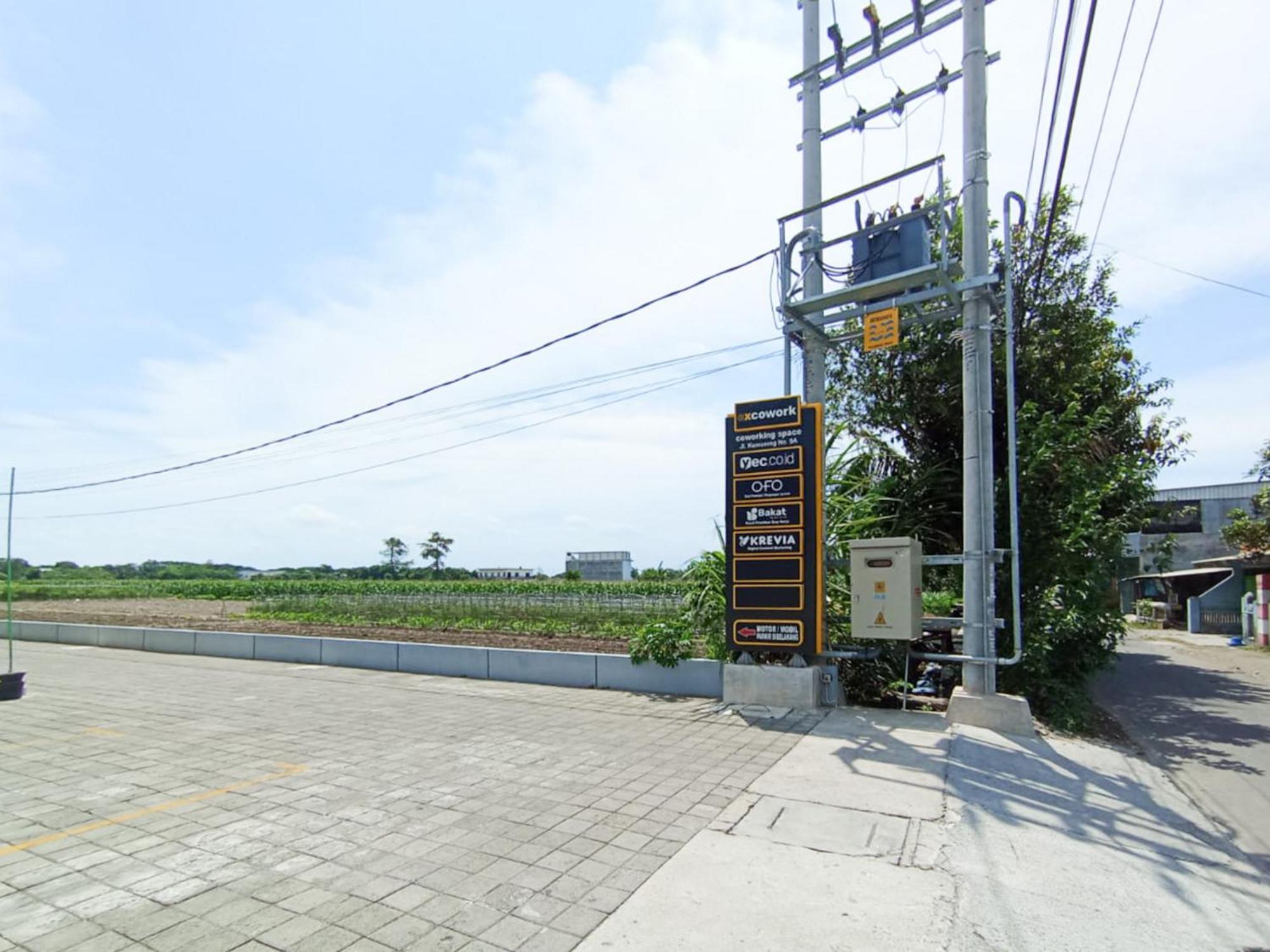 ホテル Ofo Kost Premium Kampung Inggris Pare Syariah Mitra Reddoorz エクステリア 写真
