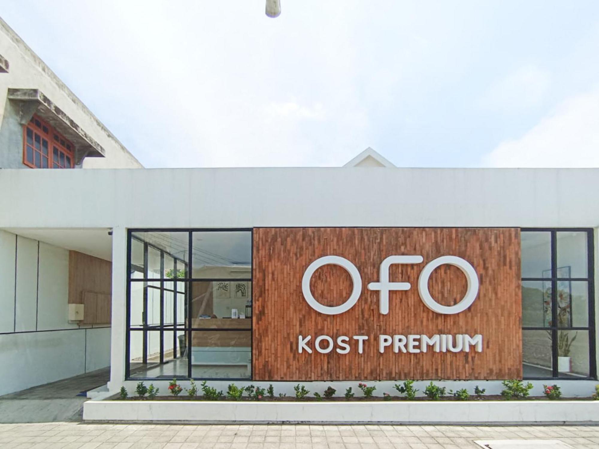 ホテル Ofo Kost Premium Kampung Inggris Pare Syariah Mitra Reddoorz エクステリア 写真