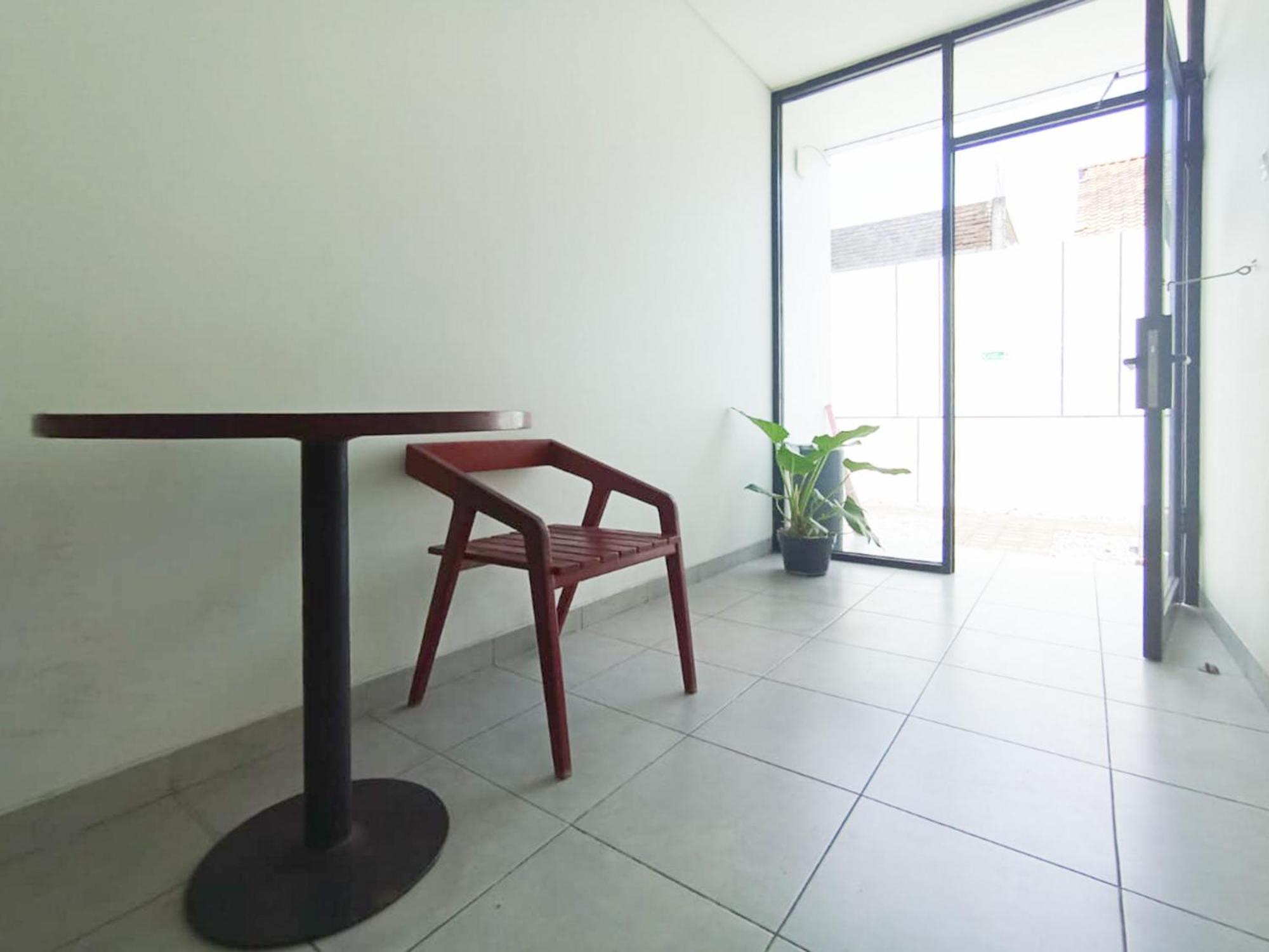 ホテル Ofo Kost Premium Kampung Inggris Pare Syariah Mitra Reddoorz エクステリア 写真
